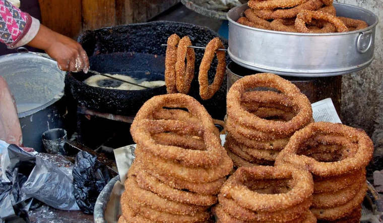Festeja con sabor: sel roti, el tesoro gastronómico de nepal Foto: Alejandro Zurdo