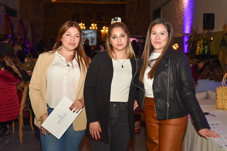 Loana, Daiana y Yanina. Loana, Daiana y Yanina.