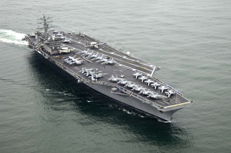 El USS Nimitz seguirá activo más tiempo del previsto mientras Estados Unidos ajusta su estrategia naval.