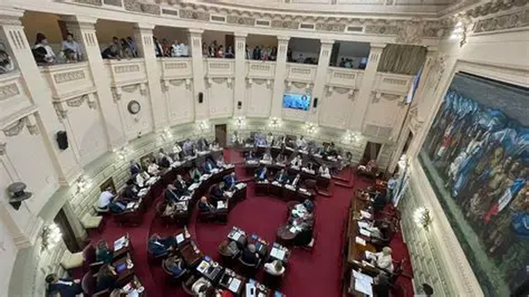 En diciembre de 2024 la provincia convocó a sesiones extraordinarias para tratar el proyecto de ley de necesidad de reforma de la Constitución de la Provincia de Santa Fe. En diciembre de 2024 la provincia convocó a sesiones extraordinarias para tratar el proyecto de ley de necesidad de reforma de la Constitución de la Provincia de Santa Fe.