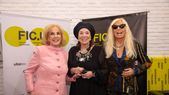 Las divas juntas apoyando a su gran amiga.
