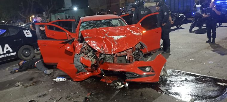 Así quedó el auto que había sido robado tras una persecución en el Gran Mendoza Foto: Ministerio de Seguridad de Mendoza