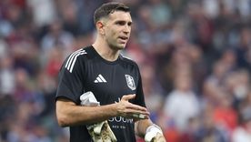 El Dibu Martínez se lesionó en la final de la Europa League. El Dibu Martínez se lesionó en la final de la Europa League.