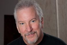 un conocido conductor de radio reacio a las vacunas muere de covid-19 en eeuu