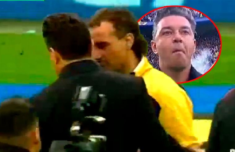 Gallardo y un momento particular en la previa al Boca-River.