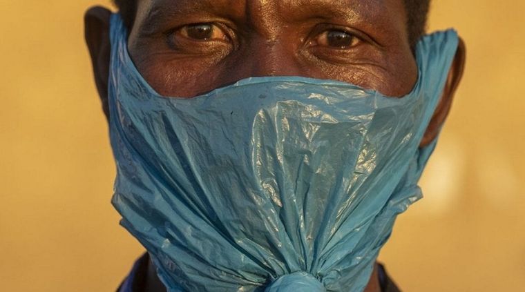 África sufre la pandemia con extrema pobreza. Foto: Themba Hadebe AP