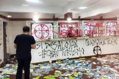 La oficina de Turismo de El Bolsón quedó destruída tras un ataque mapuche