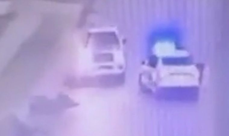 Las cámaras de seguridad de la zona registraron lo ocurrido. Foto: Captura de pantalla