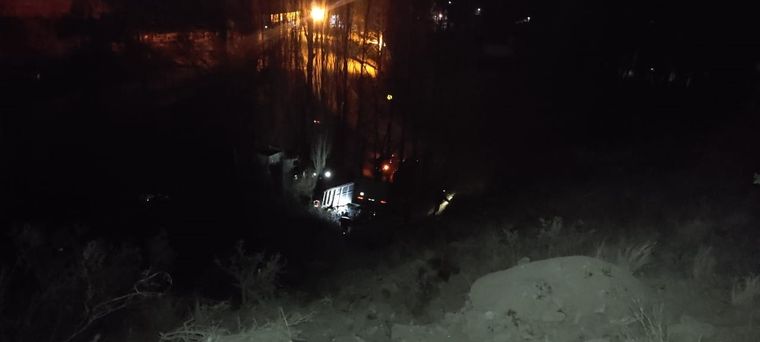 El camión cayó varios metros Foto: Ministerio de Seguridad