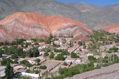 MDZol | Cerro de los Siete Colores y Purmamarca, destino que quedó afuera porque el spot busca impulsar lugares menos populares Foto: Wikipedia