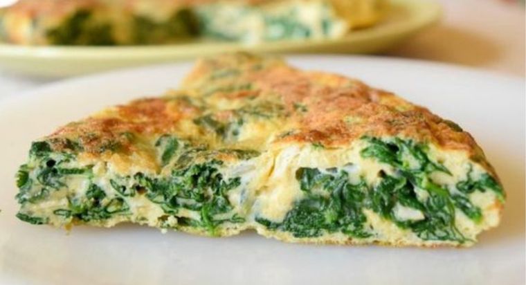 Receta fácil de tortilla rellena de espinaca fresca y queso. Receta fácil de tortilla rellena de espinaca fresca y queso.