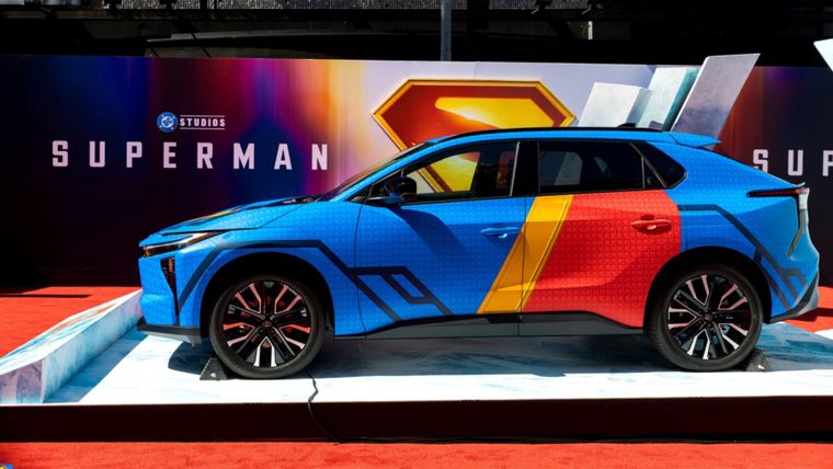 El nuevo Toyota bZ debuta en la nueva película de Superman