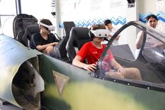 Los jóvenes disfrutan de la experiencia virtual Foto: Municipalidad de Avellaneda