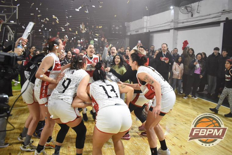 Atenas lo ganó en alargue y volvió a cortar las redes en Mendoza. Atenas lo ganó en alargue y volvió a cortar las redes en Mendoza.