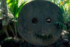 Las extraordinarias piedras rai pueden medir hasta 4 metros de diámetro, pero eso no es lo más fascinante.