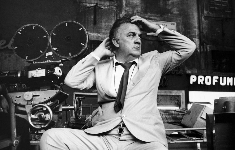 Federico Fellini le escribe a Jacques Lacan para disculparse: no podrá verlo.
