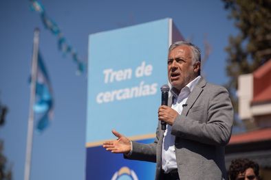 MDZol | Tren de cercanías desde Junín a Maipú. El gobernador Alfredo Cornejo.