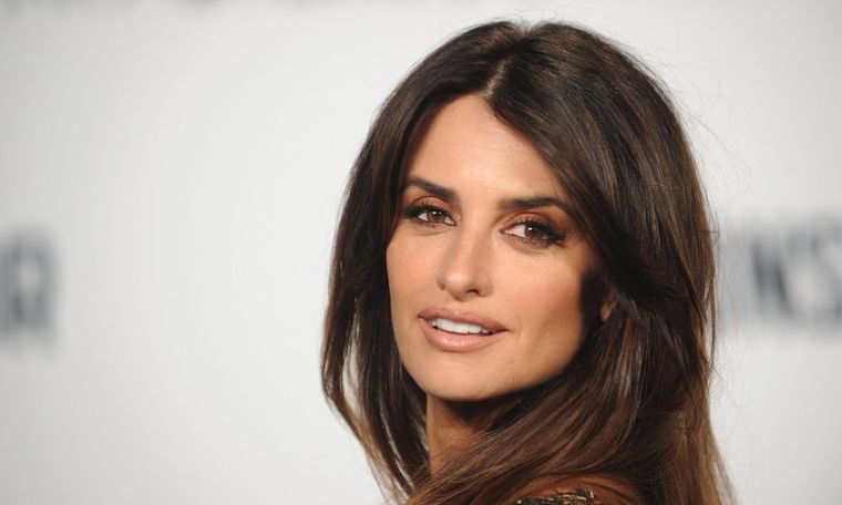 Foto: Hola! https://www.hola.com/us/images/0266-11a78d491bc3-a29b20ea3891-1000/horizontal-1200/penelope-cruz.jpg