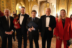 El canciller Gerardo Werthein, Elon Musk, Javier Milei, Donald Trump y Karina Milei en Estados Unidos. Foto: Presidencia de la Nación