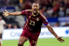 Rondón celebra el empate de Venezuela. Foto: EFE