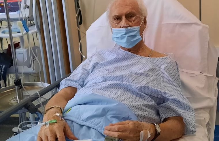 Pino Solanas se encuentra internado en París.