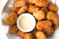Unos deliciosos nuggets con salsa vienen bien para cualquier momento del día ¡los amamos! Unos deliciosos nuggets con salsa vienen bien para cualquier momento del día ¡los amamos!