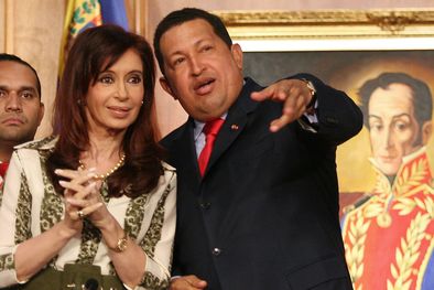 MDZol | Hugo Chávez fue una referencia en muchos aspectos para el kirchnerismo. Para algunos empresarios las dificultades para importar insumos recuerdan al sistema que aplicó Venezuela.