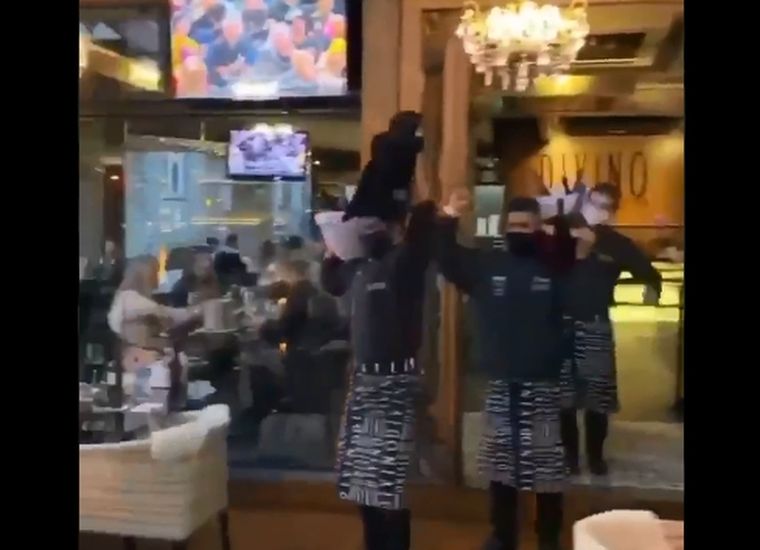 Ridículo Mientras Brasil enfrenta graves problemas sanitarios, la empresa fue sede de un lamentable show.