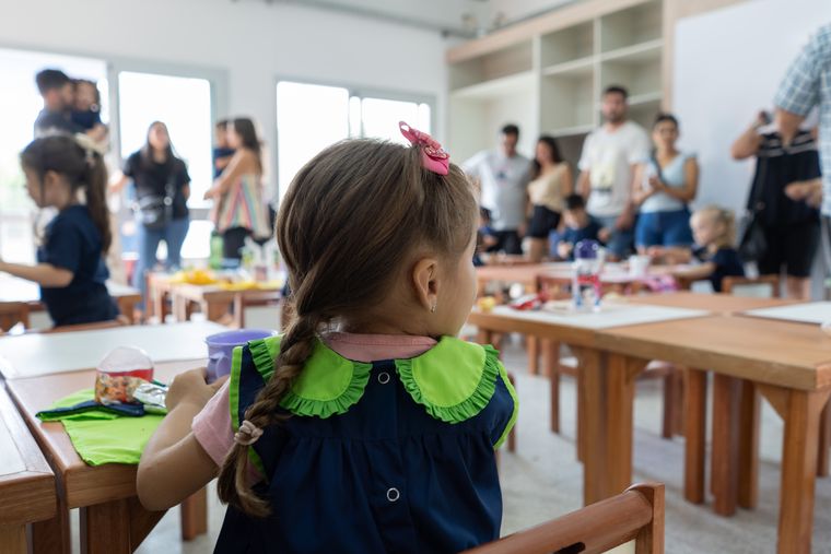 En la vuelta a clases hay que considerar guardapolvo, útiles, mochila y cartuchera. En la vuelta a clases hay que considerar guardapolvo, útiles, mochila y cartuchera.