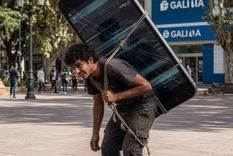 Las breves historias cotidianas, la adulación acrítica de la ciencia y el sometimiento a las tecnologías, condicionan a la sociedad y a la vez, la disuelven como tal.