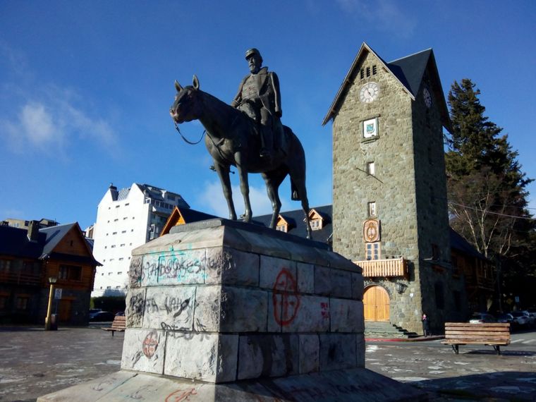 La escultura de Julio A. Roca dejará de estar en el Centro Cívico de Bariloche.