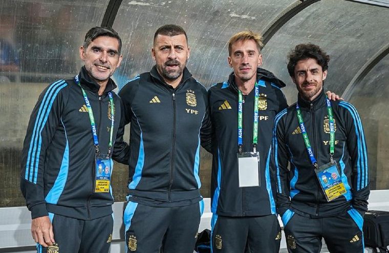 Roberto Ayala, Walter Samuel y Pablo Aimar forman parte del cuerpo técnico de la Selección argentina. Roberto Ayala, Walter Samuel y Pablo Aimar forman parte del cuerpo técnico de la Selección argentina. 