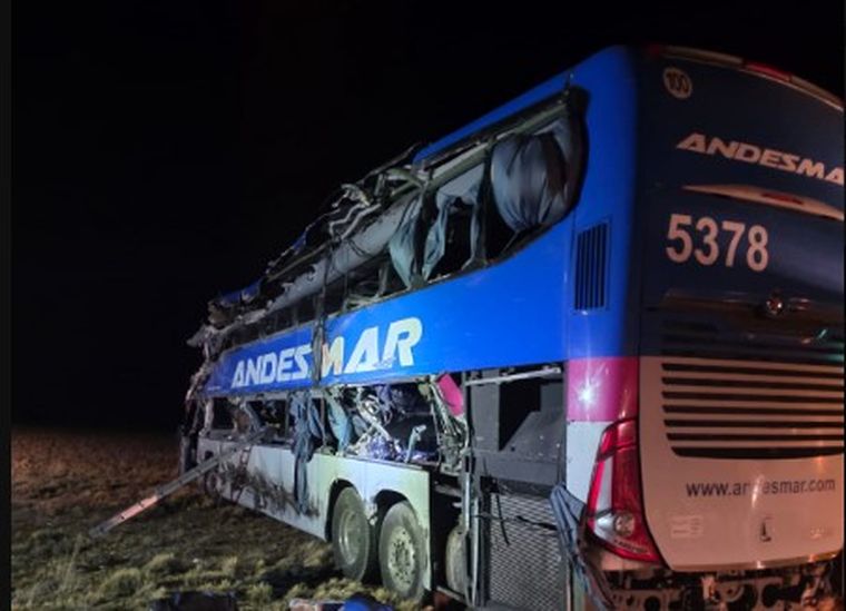 El choque ocurrió a unos 10 kilómetros de la ciudad santacruceña de Río Gallegos. El choque ocurrió a unos 10 kilómetros de la ciudad santacruceña de Río Gallegos.