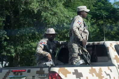 MDZol | Fuerzas militares y policiales fueron movilizadas para asegurar el cierre de la frontera dominicana. Foto: EPA