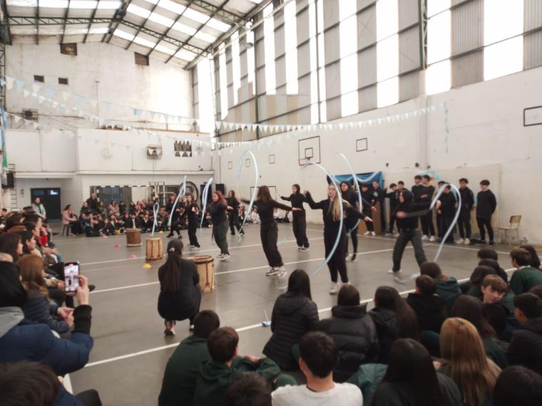 Las 50 escuelas serán reducidas a 10 ganadoras por categoría. Las 50 escuelas serán reducidas a 10 ganadoras por categoría.