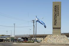 El penal se quedó sin agua e iniciaron un operativo para proveer el servicio mientras reparan la bomba. 