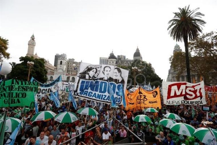 Parecen existir tantas opiniones como sindicatos dentro de la representación de los trabajadores. Algunos incluso están totalmente afuera de lo discutido en el Consejo de Mayo. Foto: Archivo Parecen existir tantas opiniones como sindicatos dentro de la representación de los trabajadores. Algunos incluso están totalmente afuera de lo discutido en el Consejo de Mayo. Foto: Archivo