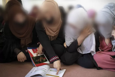 MDZol | Las jóvenes afganas solo pueden estudiar en aulas clandestinas. Foto: GETTY IMAGES / SANDRA CALLIGARO