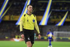 Wilmar Roldán y una acción totalmente desubicada con un jugador argentino. Foto: Noticias Argentinas Wilmar Roldán y una acción totalmente desubicada con un jugador argentino. Foto: Noticias Argentinas