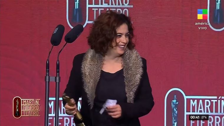 Paola Barrientos se sorprendió con lo ocurrido en los Premios Martín Fierro de Teatro, pero su discurso no quedó opacado por el error del conductor de la ceremonia. Paola Barrientos se sorprendió con lo ocurrido en los Premios Martín Fierro de Teatro, pero su discurso no quedó opacado por el error del conductor de la ceremonia.