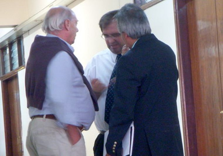 Robles (semitapado) concurrió al llamado de López Puelles bien asesorado. Foto: Mdz