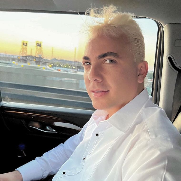 Cristian Castro adoptó en los últimos tiempos looks cada vez más insólitos