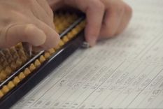 Mientras el ábaco está en desuso en la mayor parte del mundo, estudiantes en Japón siguen aprendiendo aritmética con esta herramienta milenaria.