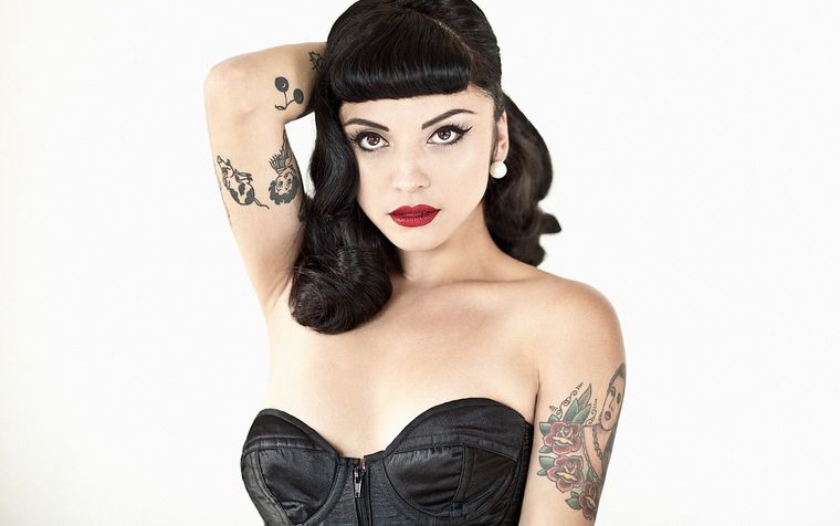 De espalda sin ropa interior: la foto de Mon Laferte que voló la red
