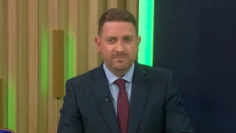 Jonatan Viale cruzó a Julia Mengolini. Jonatan Viale cruzó a Julia Mengolini.