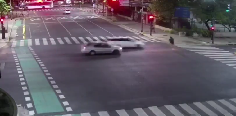 El siniestro quedó registrado por las cámaras de la Ciudad de Buenos Aires Foto: X/ Captura de video @DayLombardi