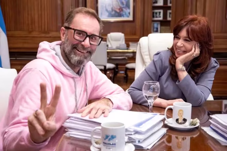 El peronismo puso a un cura de primer candidato a diputado nacional por la provincia de Santa Cruz. Foto: Instagram @juan_ka_molina&nbsp;