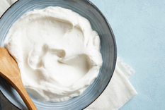 el dip del verano: crema agria, lleva 3 ingredientes ¡y estara lista en 4 pasos!