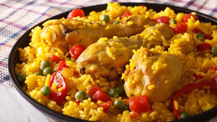 Receta de arroz con pollo jugoso y lleno de sabor