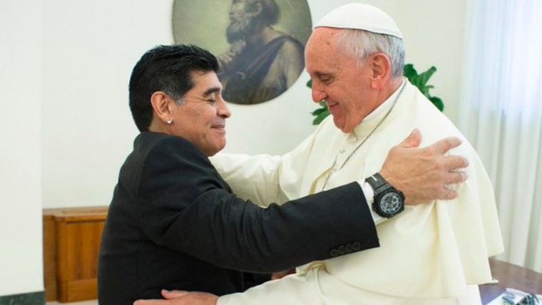 Maradona y Francisco se encontraron en varias oportunidades en el Vaticano